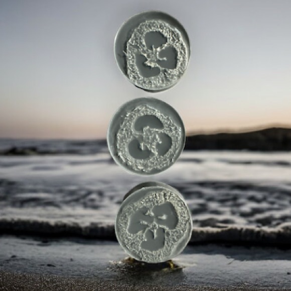 Hand Crafted Loofah Soap Charcoal eucalyptus - Picture 5 of 5